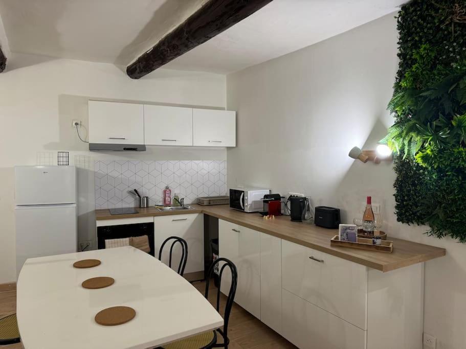 Appartement T2 Cosy Centre-Ville Pernes-les-Fontaines Kültér fotó